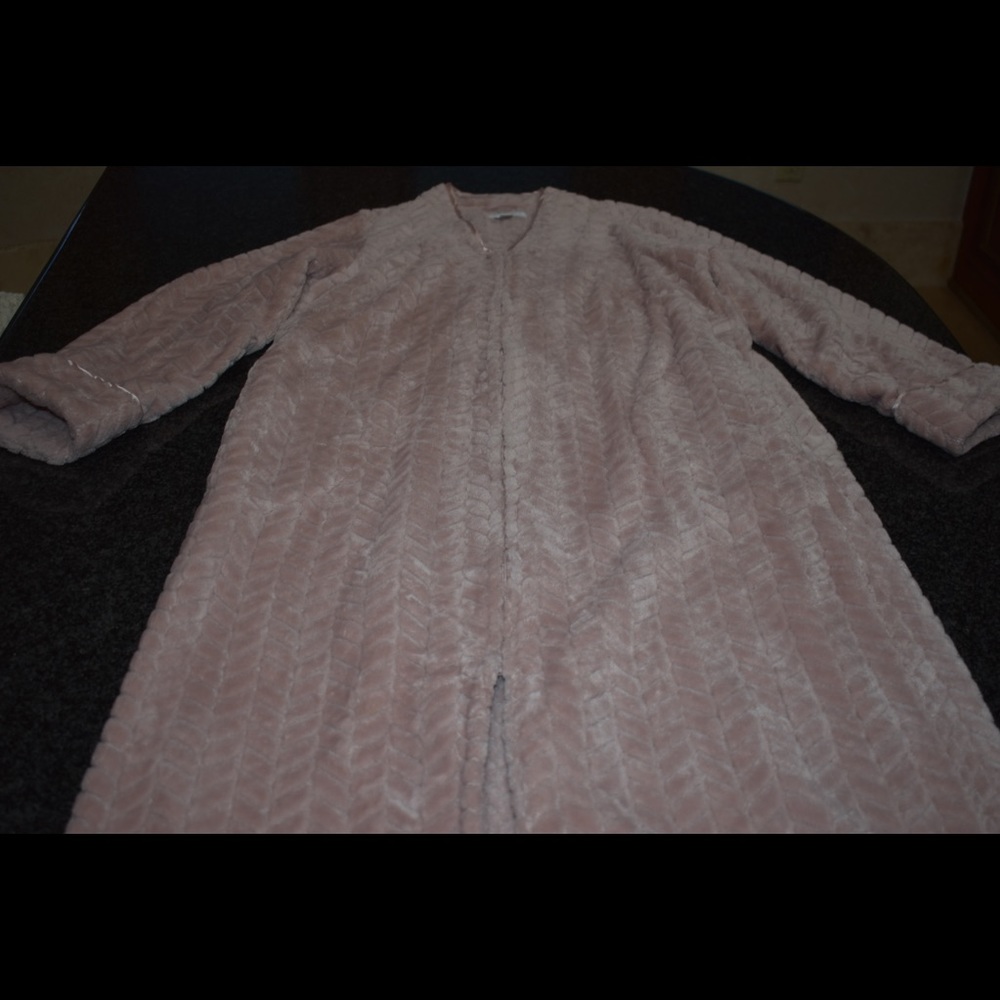 Dress Robe - Picture 2 of 2